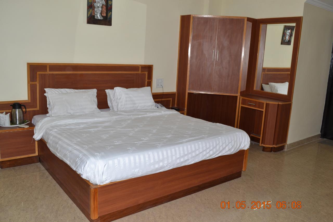 Capital O 4747 Imperial Hotel Katra Katra  Luaran gambar